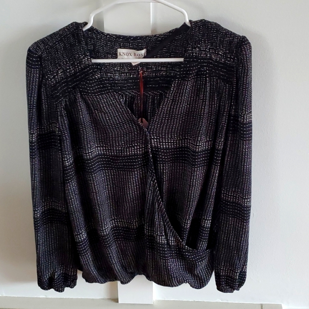 Knox rose long sleeve vneck black geometric top women's medium new with tags